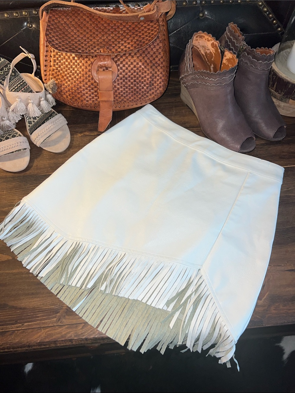 CUTE!! Le Lis White Fringe Mini Skirt - Sleek A-Line Size Small
